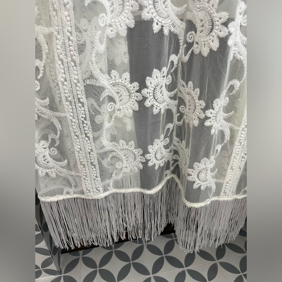 Francesca’s Ivory Lace Fringe Kimono Cover-Up - One Size - Picture 4 of 4